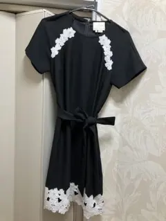 kate spade ブラック 半袖ワンピース サイズ2フラワーモチーフ