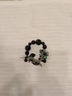 黒いビーズのブレスレット