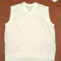 GU アイボリー Vネック メッシュベスト