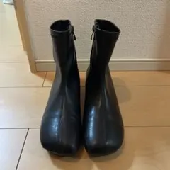 ショートブーツ　ブラック　スクエアトゥ