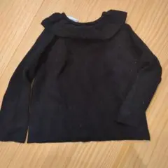 黒い襟付きニットセーター