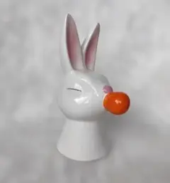 ウサギの陶器置物 ピンクボール付き - メルカリ