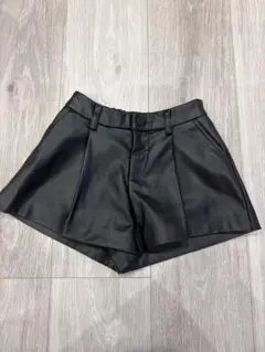 r.y26 様 ZARA ブラック ショートパンツ