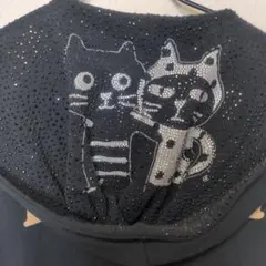 ララキューブ　猫デザインの黒いフード付きパーカー