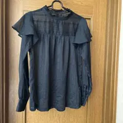 GU 黒のフリル付き長袖シャツ