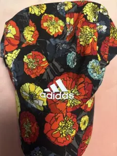 adidas フラワープリント キャップ