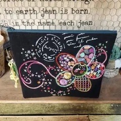 刺繍デニムポーチ　No.202　デニムリメイク　コスメポーチ　小物入れ