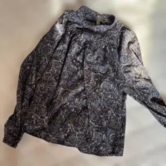 green label relaxing ペイズリー柄 Vヨークギャザーブラウス