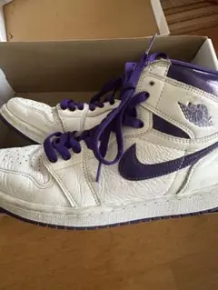 Nike Air Jordan 1 ホワイト/パープル