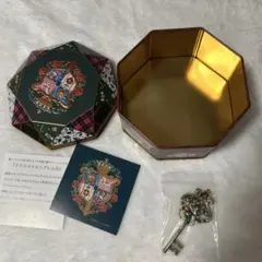 青山デカーボ クリスマスエンブレム缶 鍵付希 クリスマス限定のサムネイル