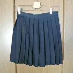 紺のプリーツスカート