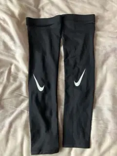 ナイキ　Nike アームスリーブ、カバー　S/M 両手2枚セット　黒、ブラック
