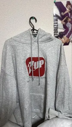 7UP ロゴプリント プルオーバーパーカー グレー