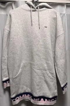 Tommy Jeans フード付きグレーパーカーワンピース