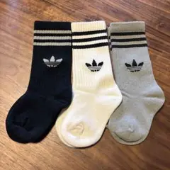 adidas靴下13センチ