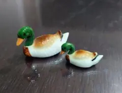 親子の鴨　陶器製の小さな置物