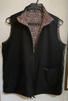 【527】 ベスト チョッキ ジレ ブラック 黒 赤柄 リバーシブル