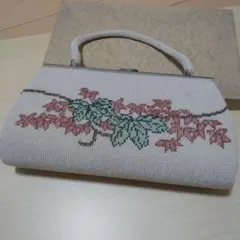 花柄ビーズ刺繍クラッチバッグ