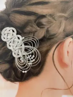 あわじ結びのヘアクリップ　髪飾り　水引アクセサリー　シルバー×ホワイト［A］