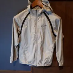NIKE　ナイロンパーカー　キッズS  130～140㎝