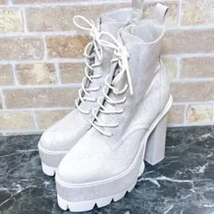 【2856】✨美品✨GYDA タンクソール　ブーツ 厚底　ライトグレーのサムネイル