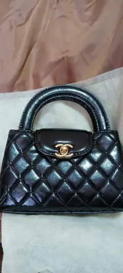 CHANEL ノベルティ　エナメルキルティングショルダーバッグ