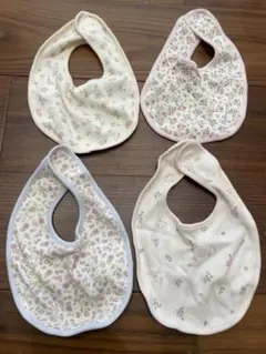 花柄スタイ4枚セット 表面：綿100% 洗濯のみ