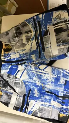 Reebok ハーフパンツ Mサイズ 青黒グラフィック