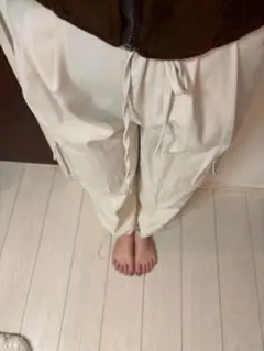 ホワイトカーゴパンツ ジッパーポケット付き