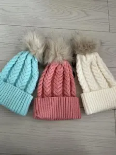 【新品】キッズ　ニット帽　3点セット　まとめ売り　サイズ54㎝　白、緑　ピンク