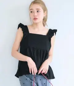 coca コカ　シボシャーリング肩フリルキャミソール　ブラック　M