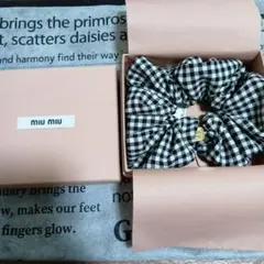 miumiu ブラックギンガムチェック　シュシュのサムネイル