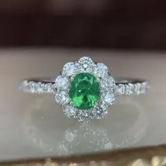 天然エメラルド1.059ct/メレダイヤ0.65ct取巻きリング - メルカリ
