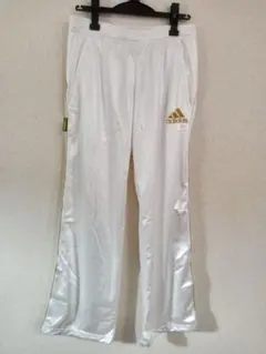 アディダス　光沢ホワイト ジャージ