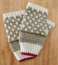 アームウォーマー　ハンドウォーマー　アイボリー・オリーブグリーン　抹茶色