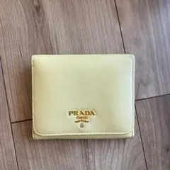 PRADA プラダ　イエロー　三つ折り財布