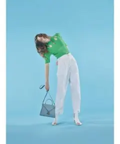 白 カジュアルパンツ