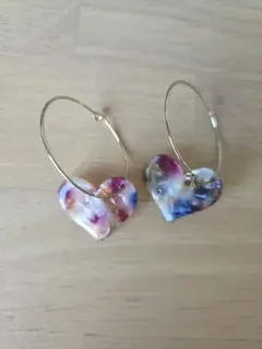 ハート型アクリルフープピアスとスタッドピアスセット