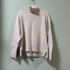 ユニクロ　レディース　ハイネックセーター　目立った汚れなし　Mサイズ