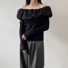 大人かわいいオフショルリブニット