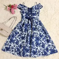 AIMER 定価35640円 エメ　オフショルダードレスワンピース　花柄　水彩画のサムネイル