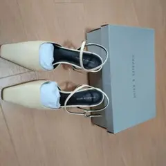 CHARLES & KEITH テーパードブロックヒールパンプスのサムネイル
