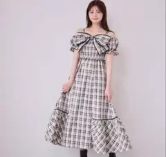 アンミール ビッグリボンオフショルop ワンピース オフホワイト - メルカリ