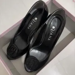 Diana ブラック オープントゥ パンプス 24 24センチ　エナメルのサムネイル
