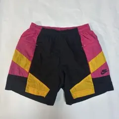 NIKE マルチカラー ショートパンツのサムネイル