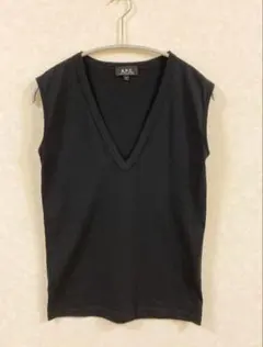 A.P.C. ブラック Vネック ノースリーブのサムネイル