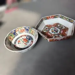 有田焼　古伊万里　花柄装飾の陶磁器ボウルセット