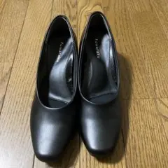 黒パンプスのサムネイル