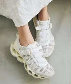 Mizuno Wave Prophecy Moc スニーカー ホワイトのサムネイル