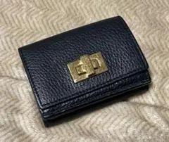 FENDI 三つ折り財布　ピーカブー　ホワイト×ブラックのサムネイル